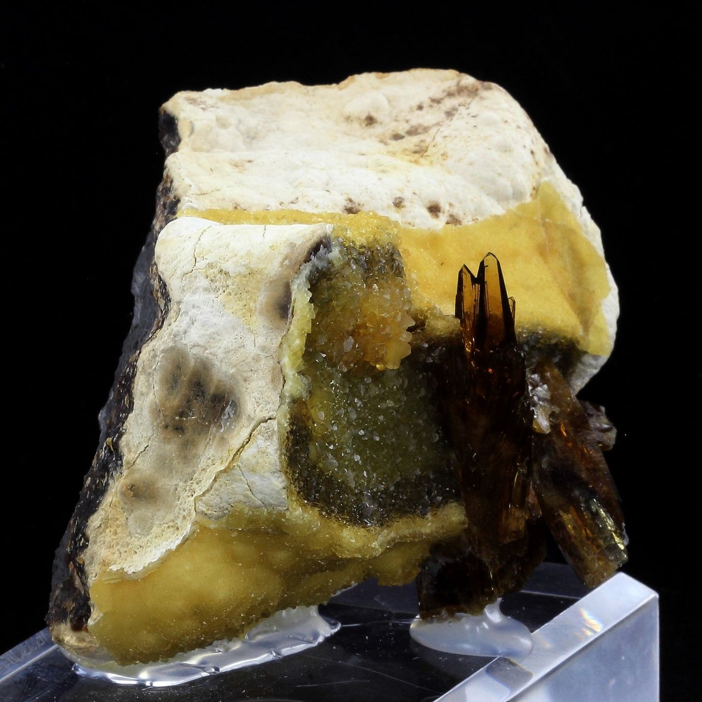 Baryte, Calcite. 3320.0 carats. En provenance de Elk Creek locality, Dalzell, Meade Co., South Dakota, USA