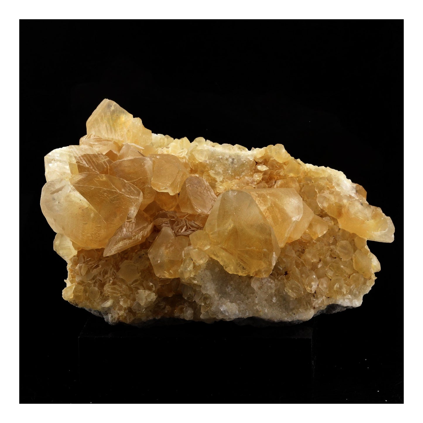 Calcite. 614.0 carats. La Sambre Quarry, Landelies, Belgique