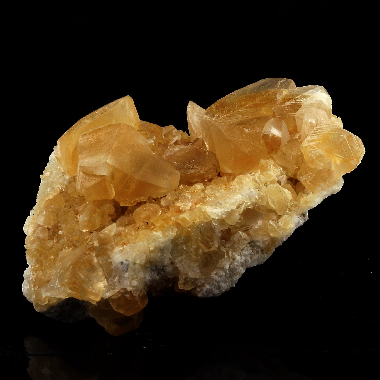 Calcite. 614.0 carats. La Sambre Quarry, Landelies, Belgique