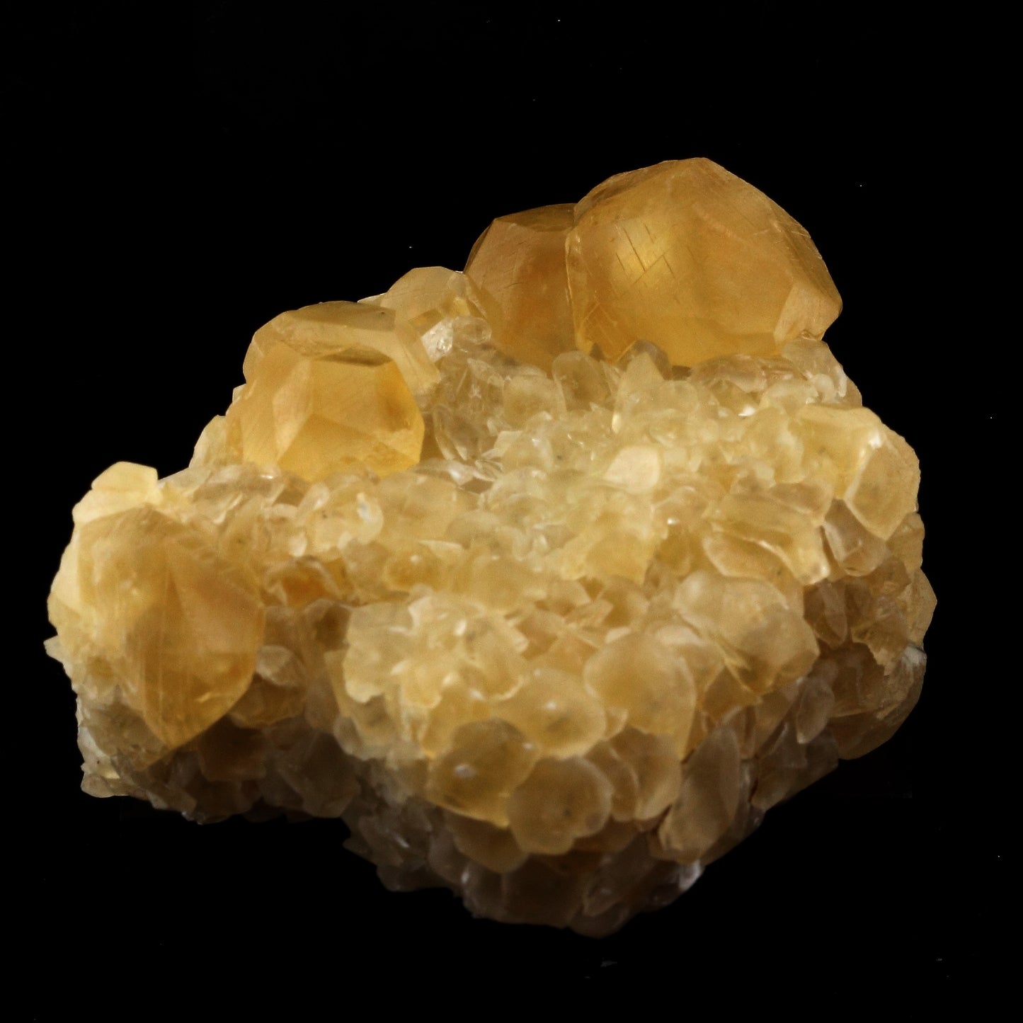 Calcite. 626.0 carats. La Sambre Quarry, Landelies, Belgique