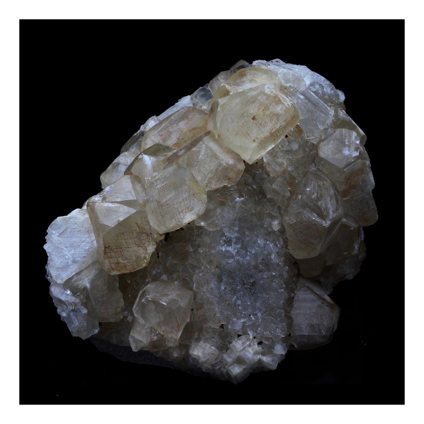 Calcite. 695.0 carats. La Sambre Quarry, Landelies, Belgique