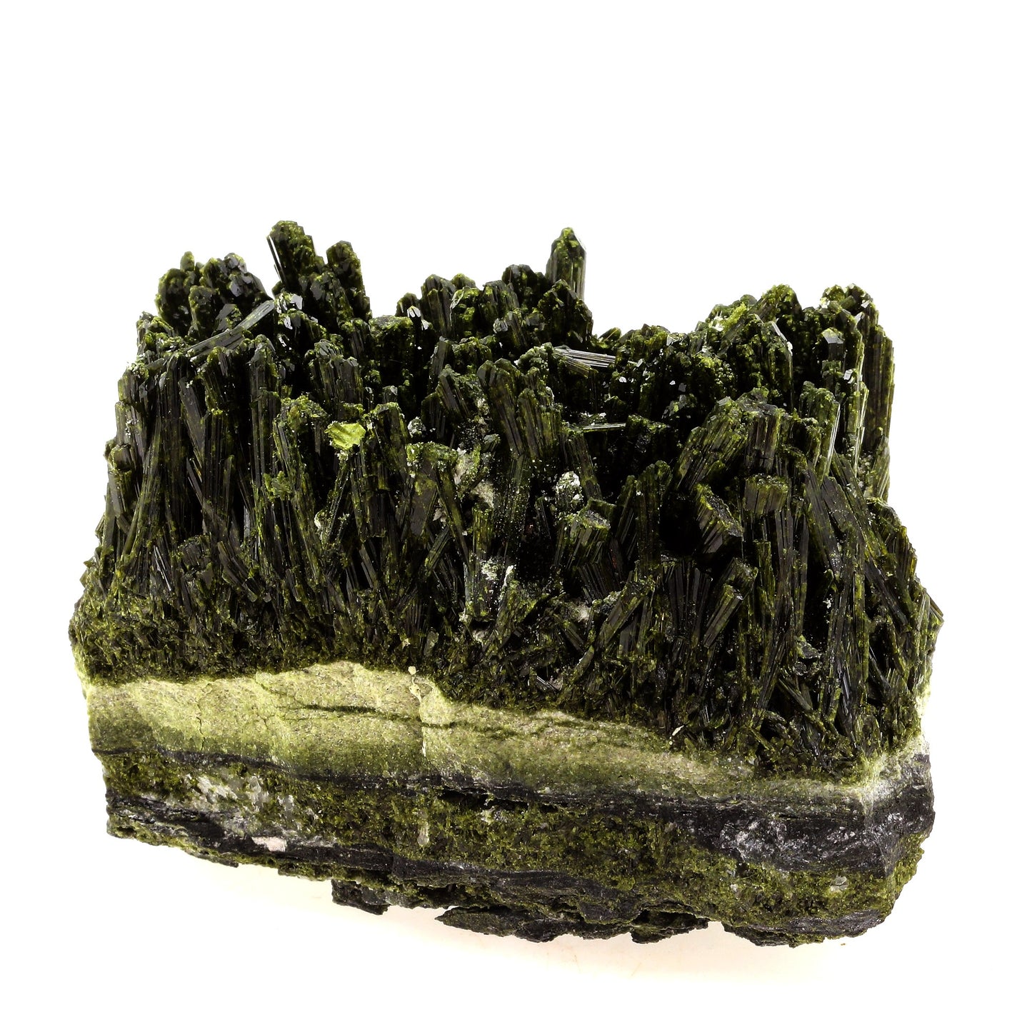 Epidote. 2992.0 carats. Cornillon, Bourg d'Oisans, France