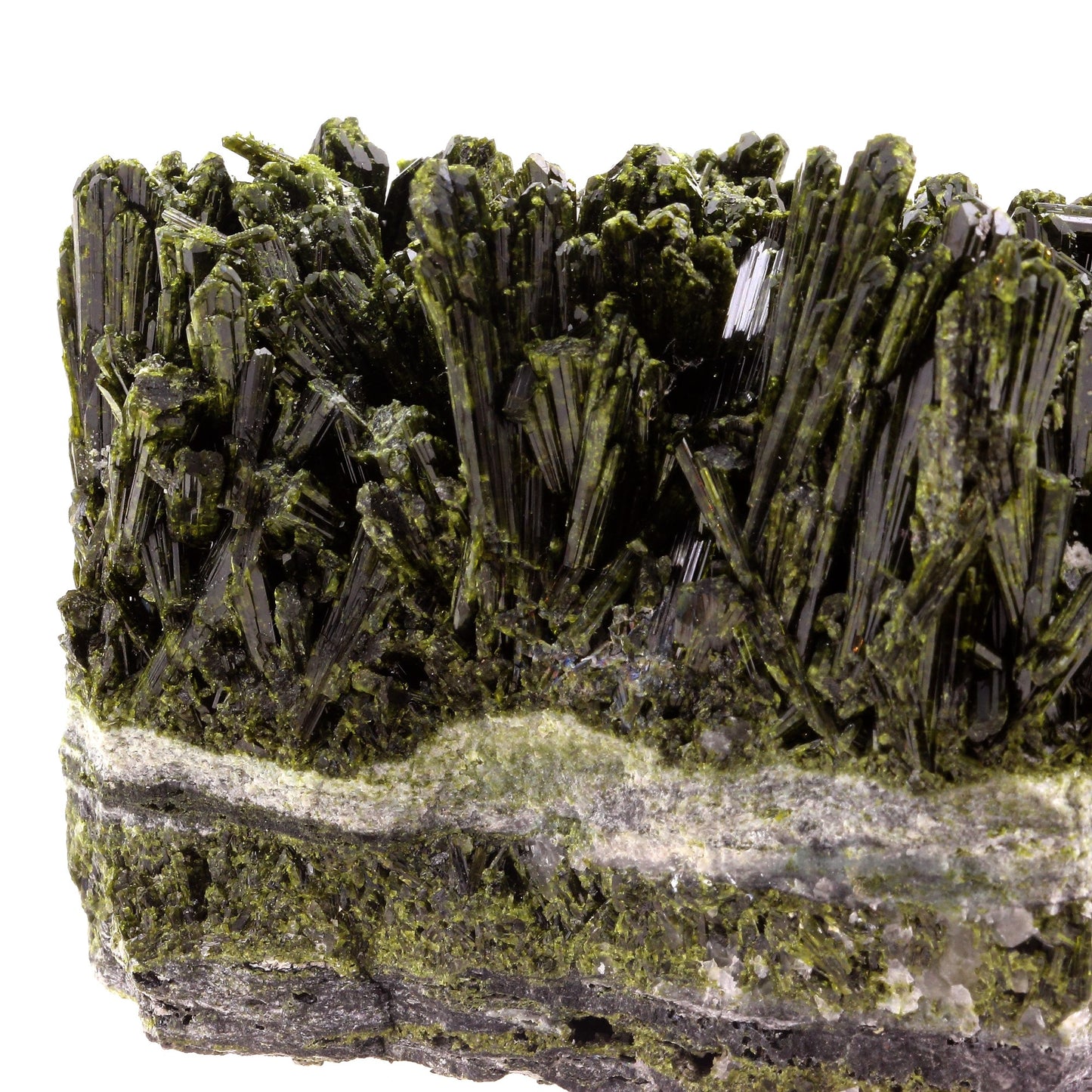 Epidote. 2992.0 carats. Cornillon, Bourg d'Oisans, France