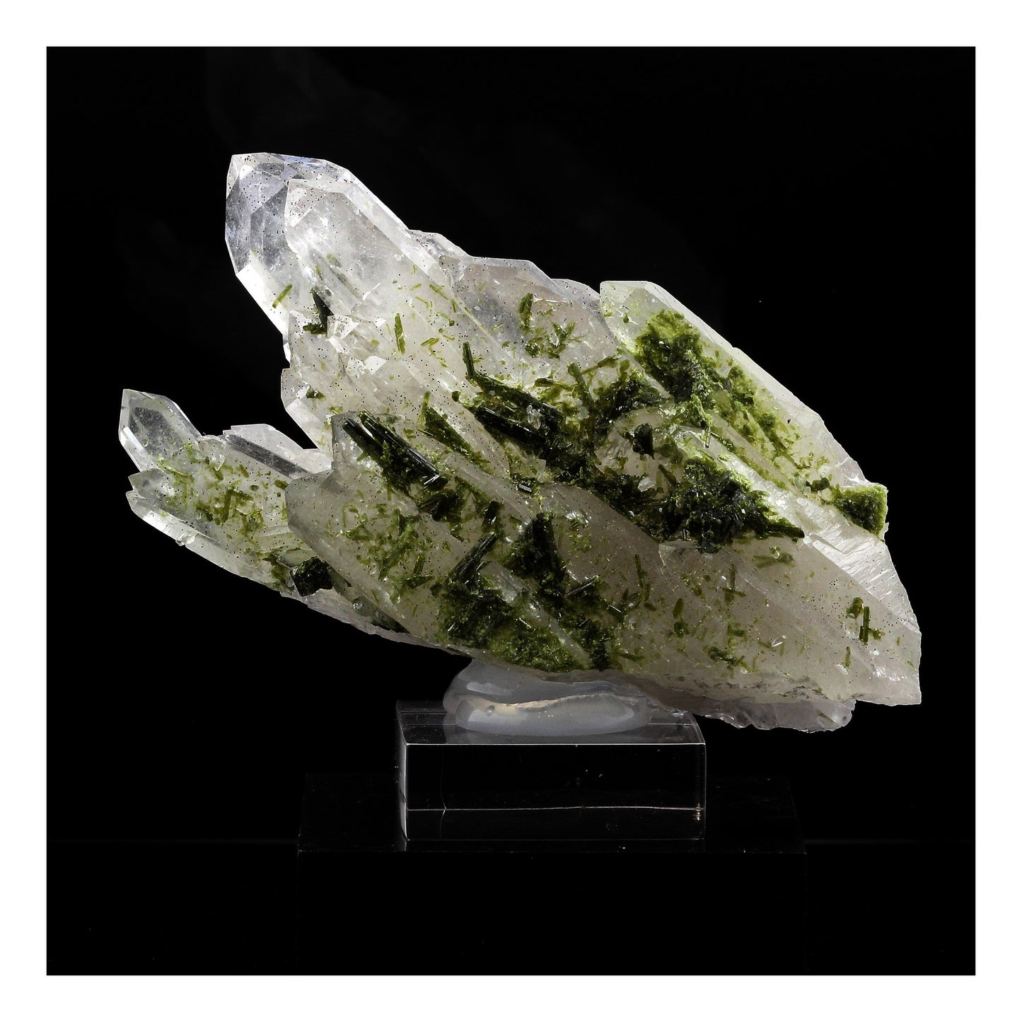 Epidote + Quartz. 666.0 carats. Cornillon, Bourg d'Oisans, France