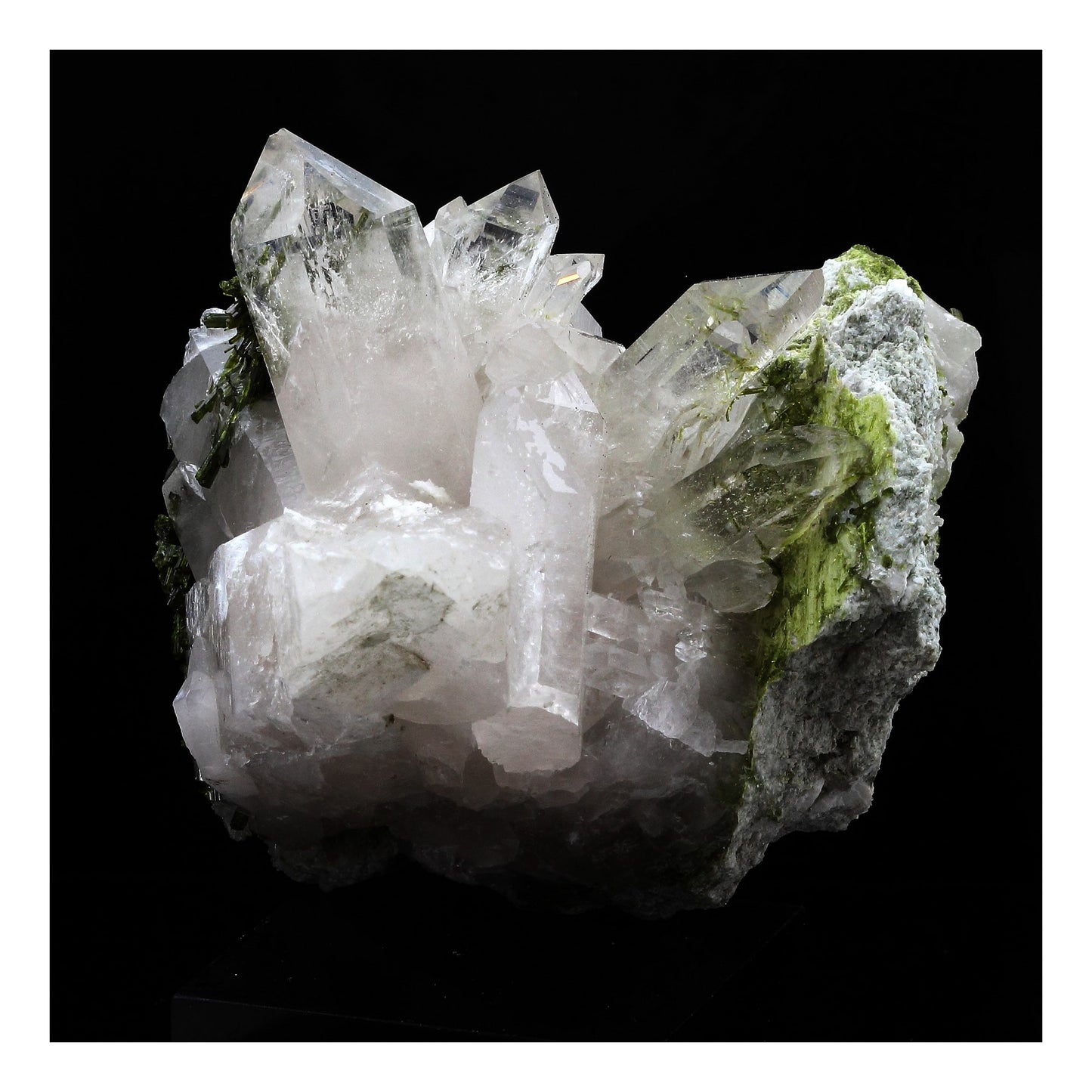 Epidote + Quartz. 1277.0 carats. Cornillon, Bourg d'Oisans, France