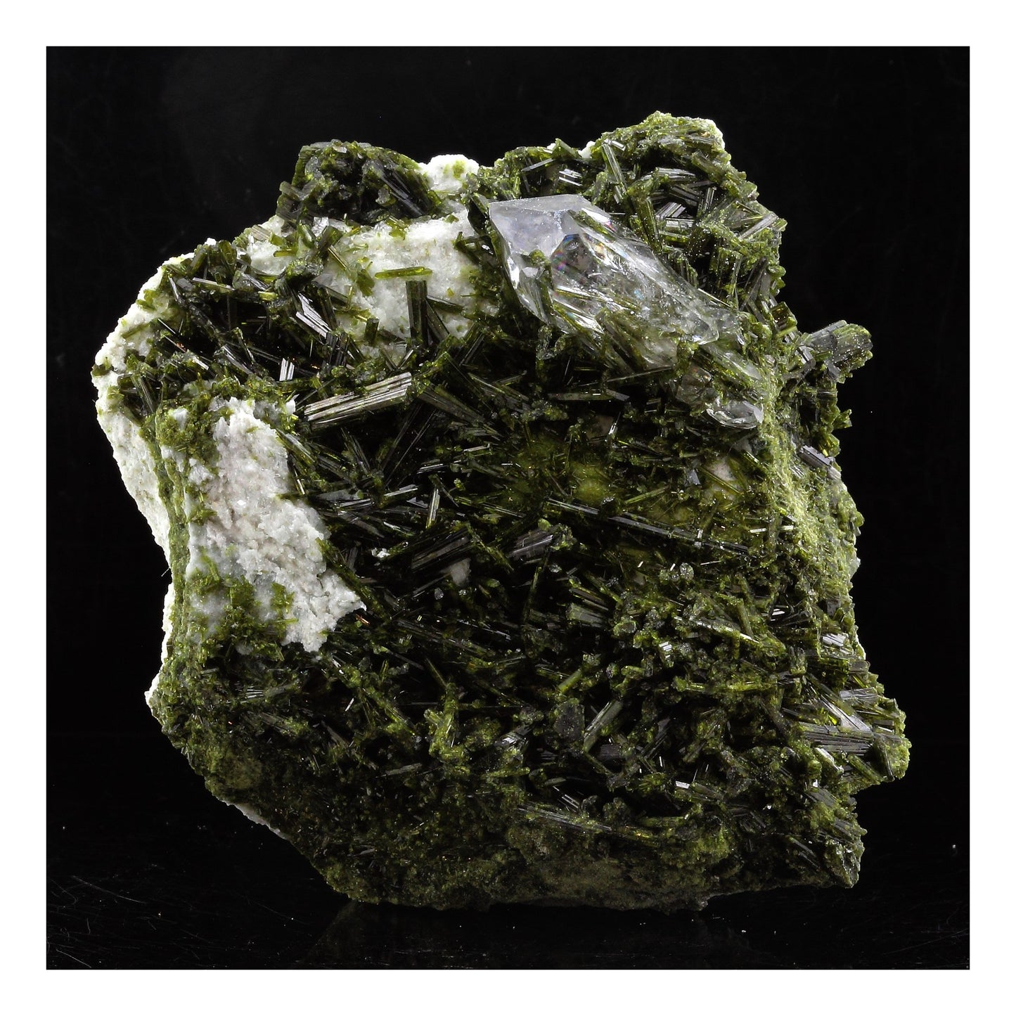 Epidote + Quartz. 594.0 carats. Cornillon, Bourg d'Oisans, France