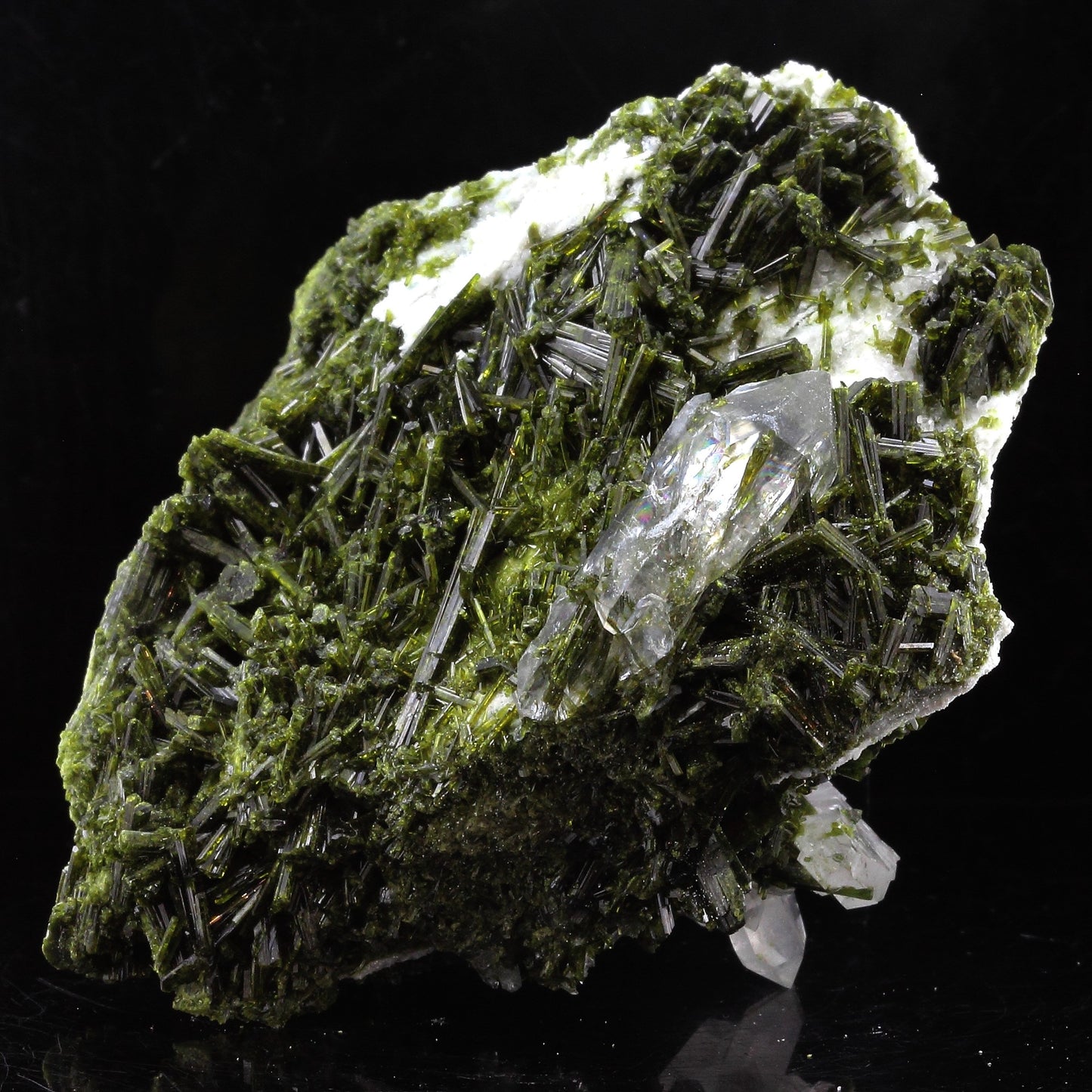 Epidote + Quartz. 594.0 carats. Cornillon, Bourg d'Oisans, France