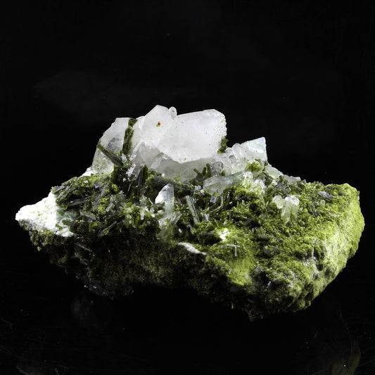 Epidote + Quartz. 594.0 carats. Cornillon, Bourg d'Oisans, France