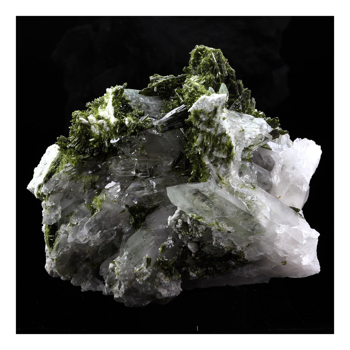 Epidote + Quartz. 1645.0 carats. Cornillon, Bourg d'Oisans, France