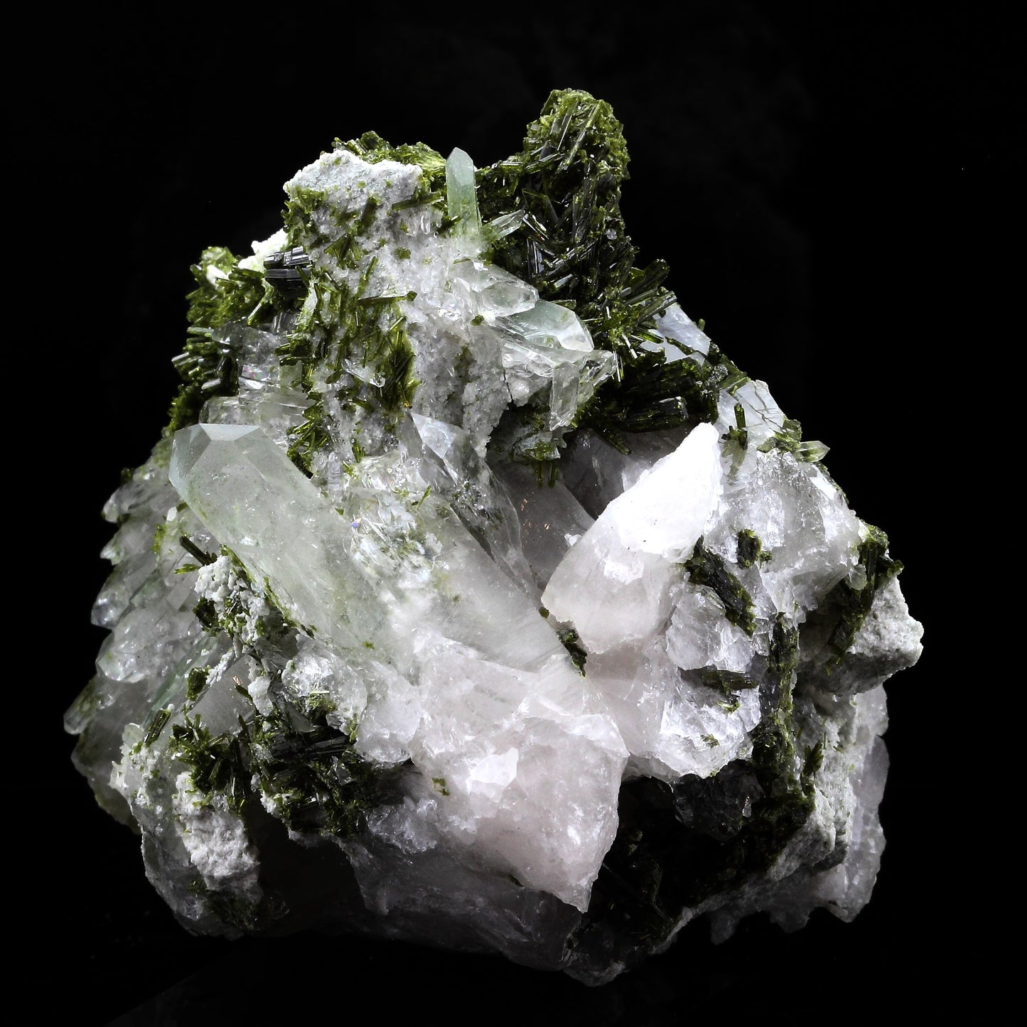 Epidote + Quartz. 1645.0 carats. Cornillon, Bourg d'Oisans, France