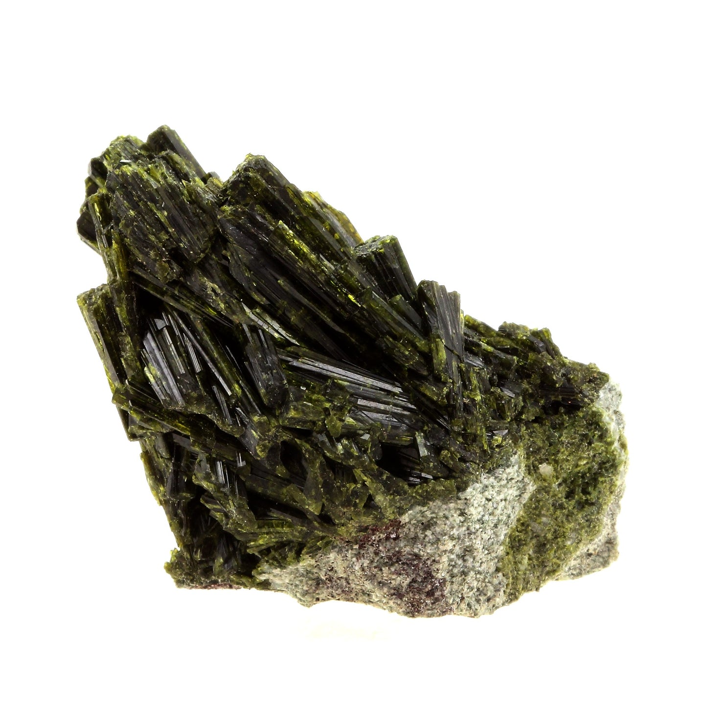 Epidote. 124.0 carats. Cornillon, Bourg d'Oisans, France