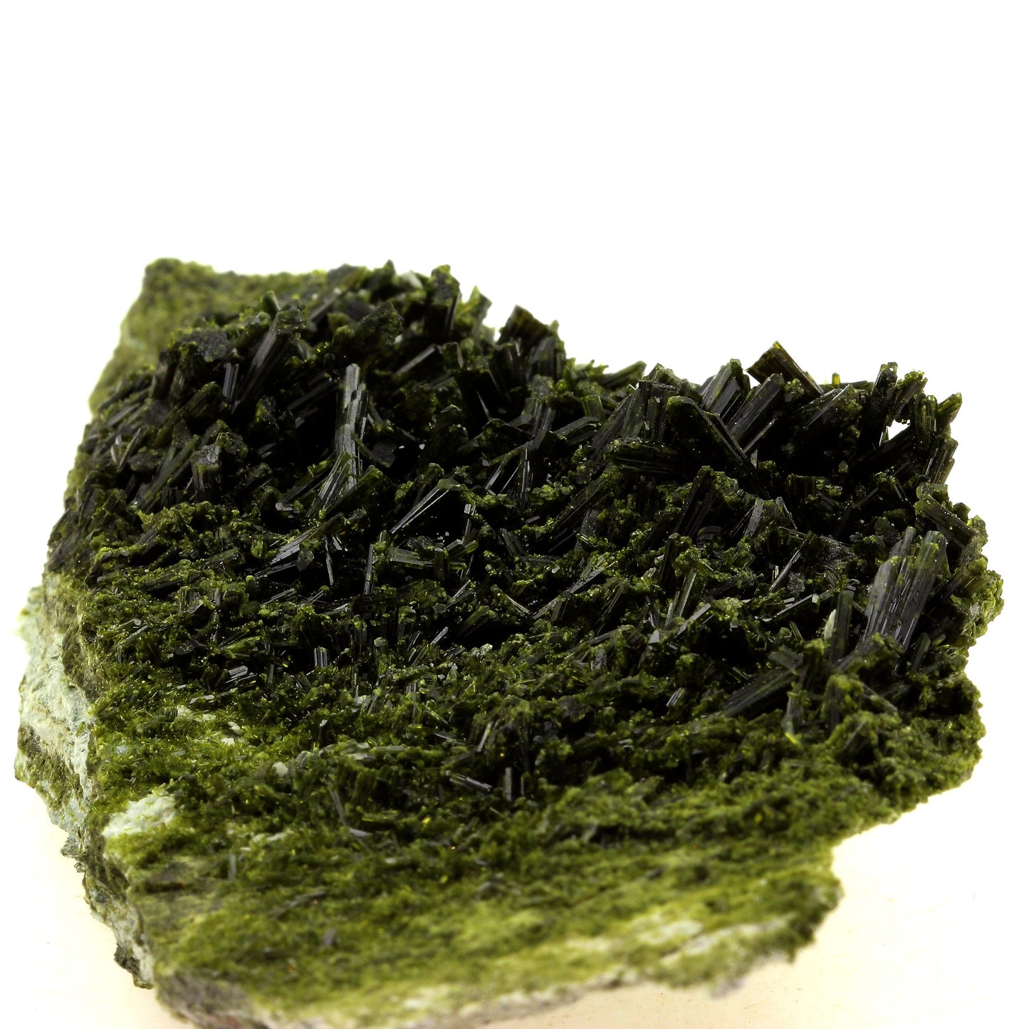 Epidote. 1302.0 carats. Cornillon, Bourg d'Oisans, France