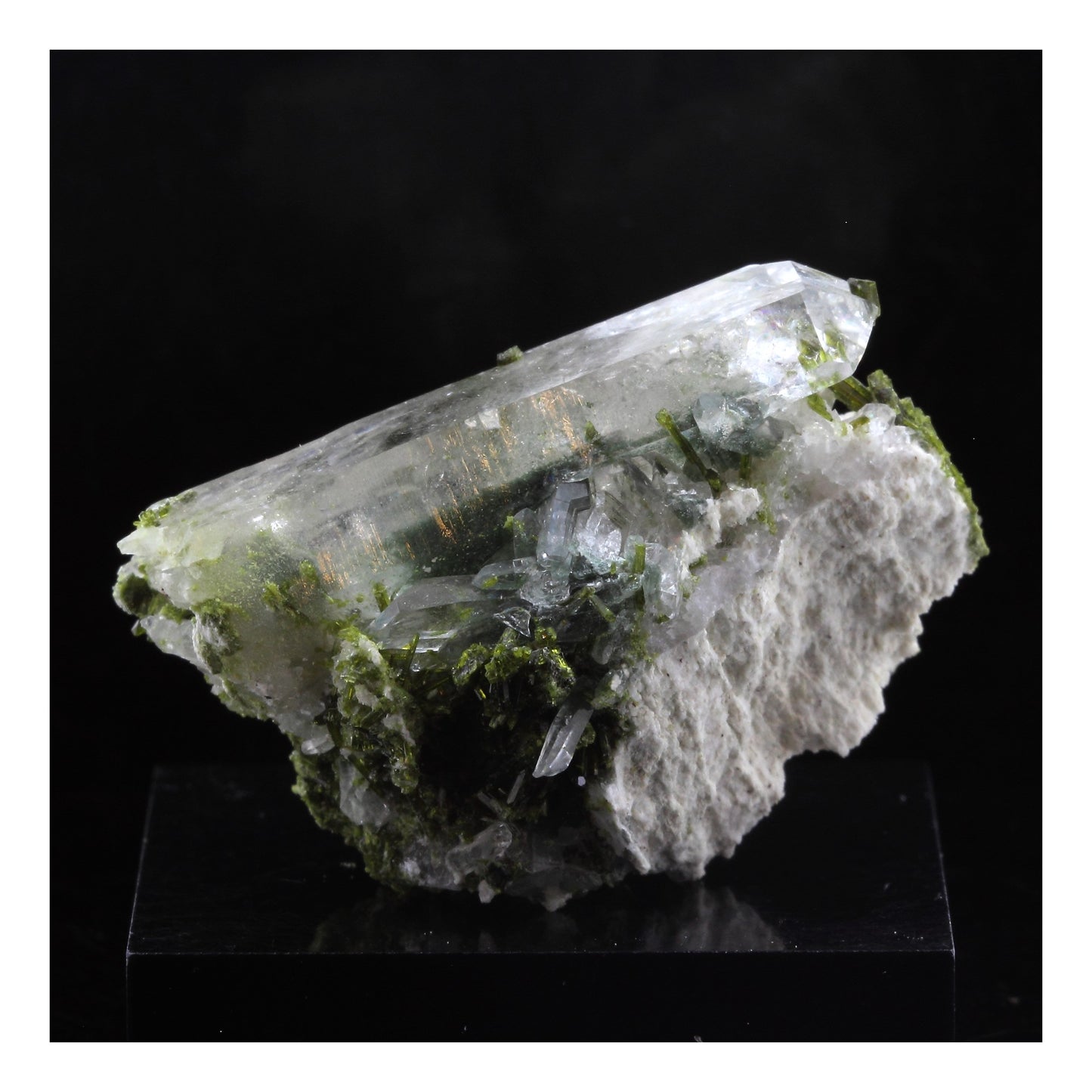 Epidote + Quartz. 121.0 carats. Cornillon, Bourg d'Oisans, France