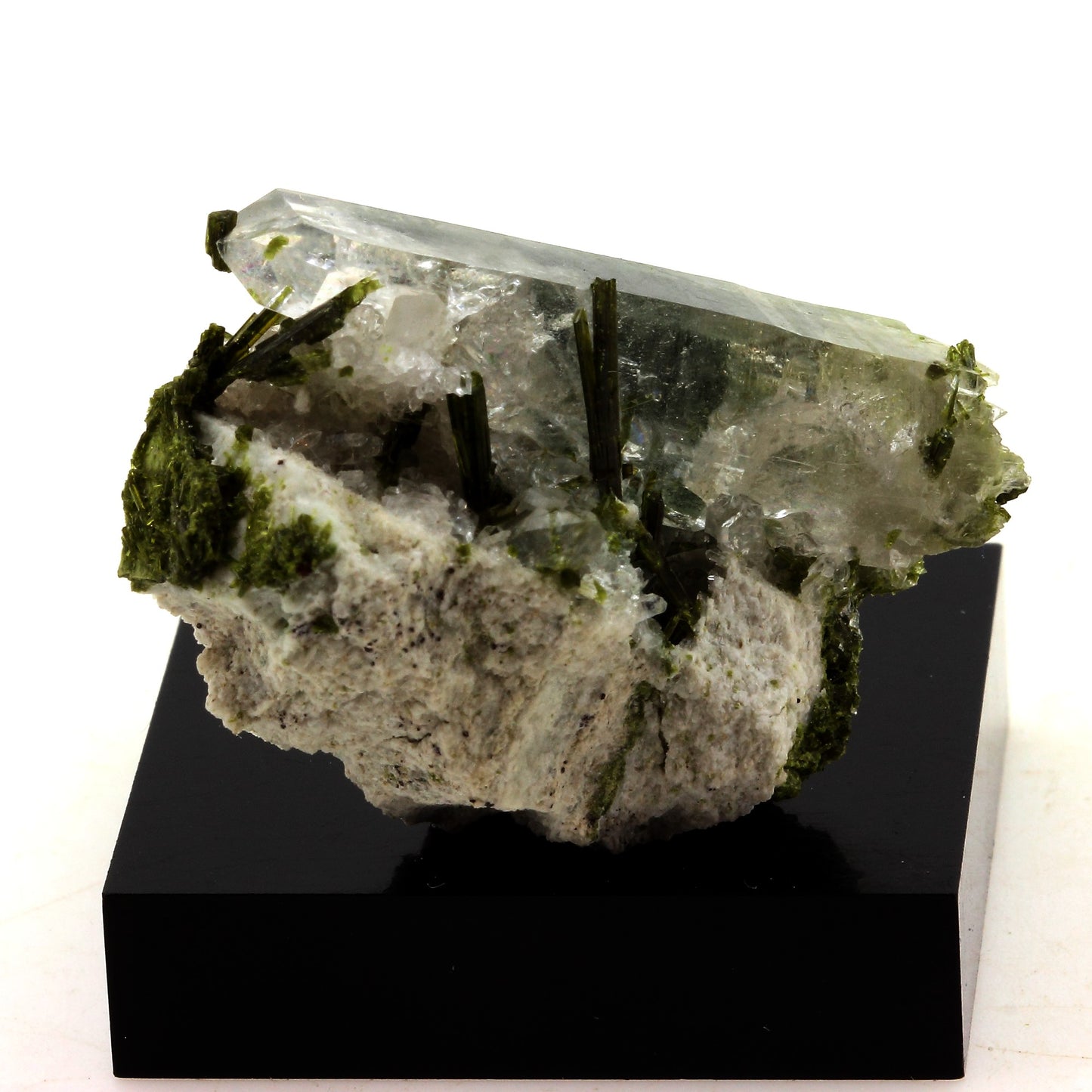 Epidote + Quartz. 121.0 carats. Cornillon, Bourg d'Oisans, France