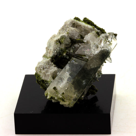 Epidote + Quartz. 121.0 carats. Cornillon, Bourg d'Oisans, France