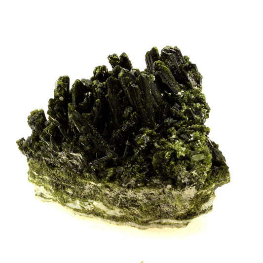 Epidote. 579.0 carats. Cornillon, Bourg d'Oisans, France