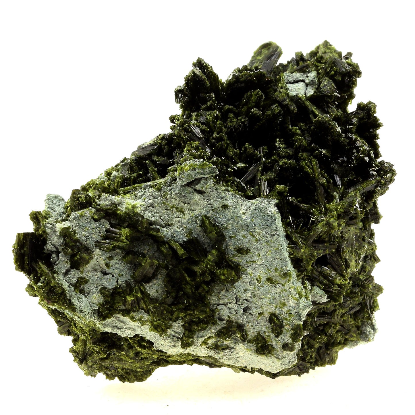 Epidote. 682.0 carats. Cornillon, Bourg d'Oisans, France