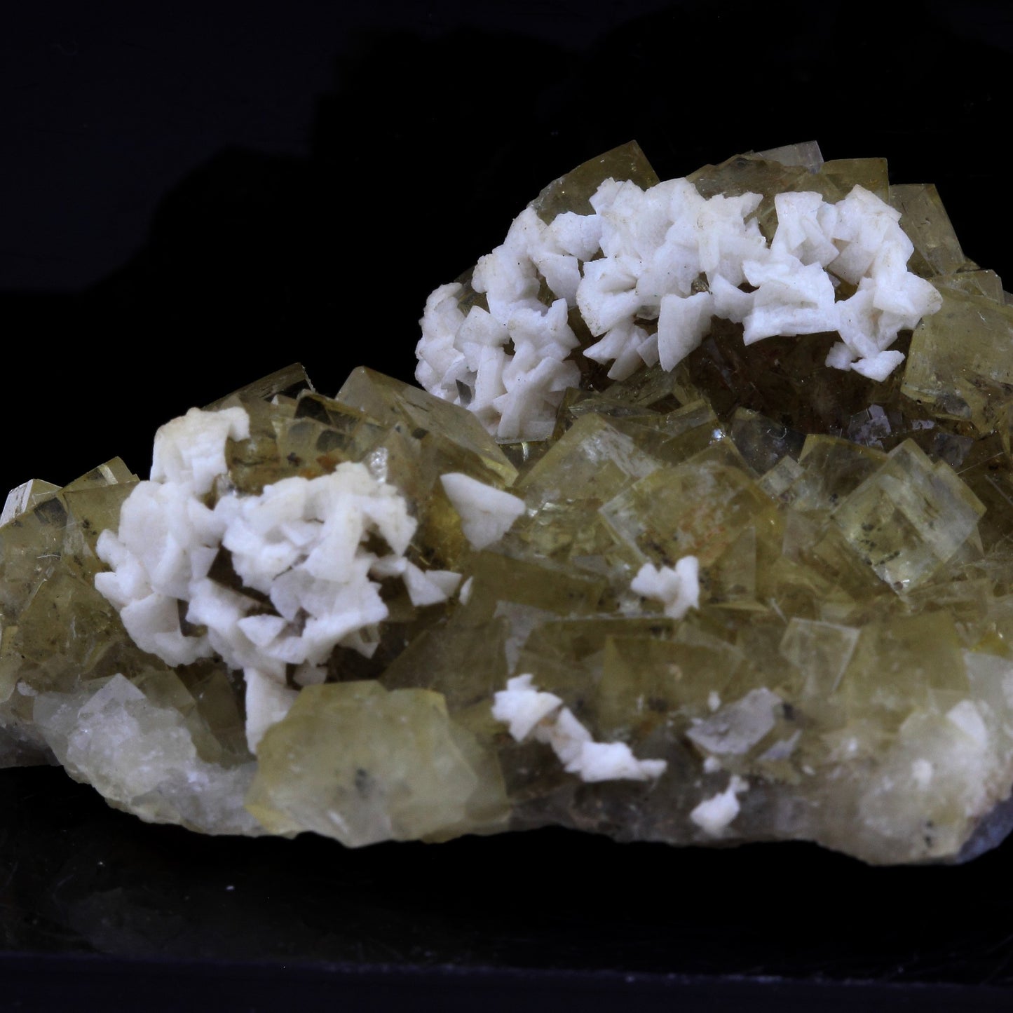 Fluorite + Dolomite. 456.0 carats. Berbes, Ribadesella, Espagne