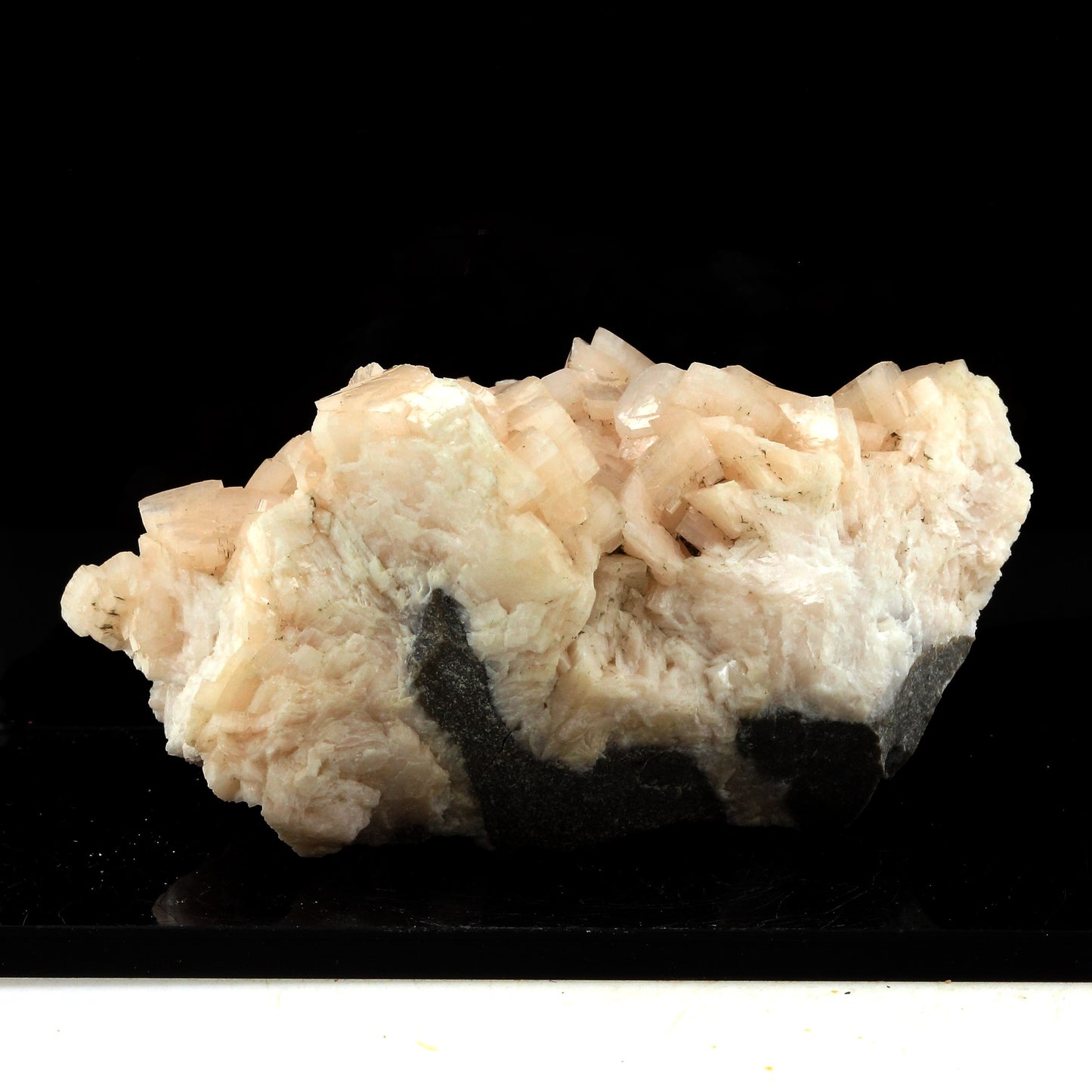 Dolomite. 558.0 carats. Croix-de-Pallières, Saint-Félix-de-Pallières, France