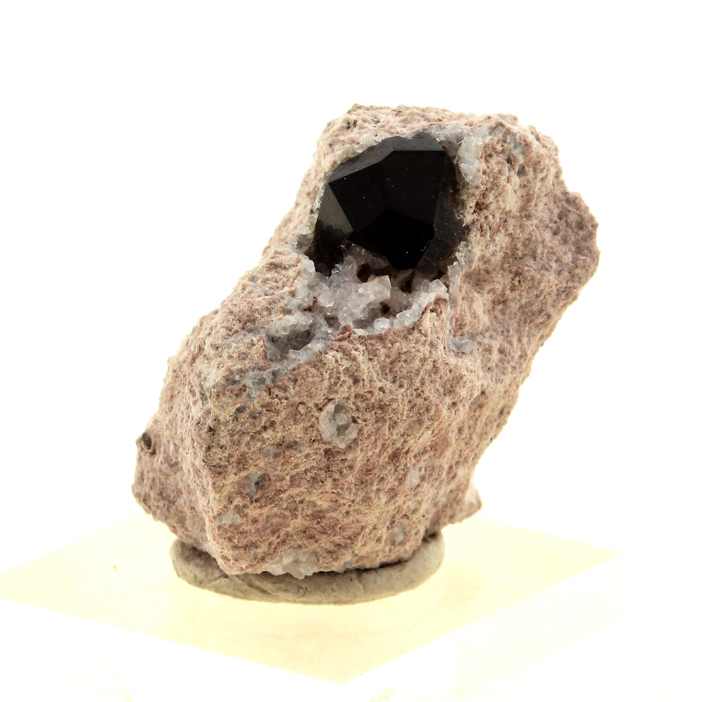Grenat Almandin. 24.0 carats. Ely, Nevada, USA