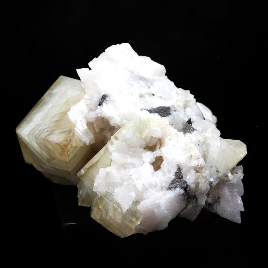 Calcite + Dolomite. 282.0 carats. Sainte-Clotilde-de-Châteauguay, Québec, Canada