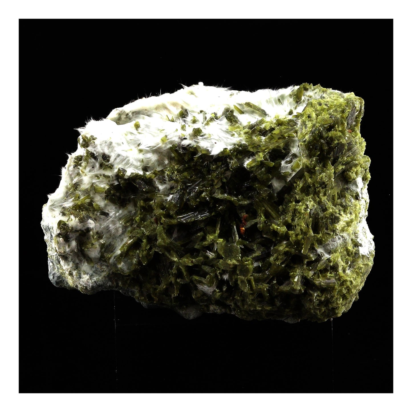 Epidote, Byssolite. 279.0 carats. Envers de Chamrousse, Belledonne, Isère, France