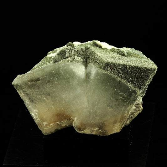 Calcite Sceptre maclée. 295.0 carats. Plan du Lac, Oisans, Savoie, France