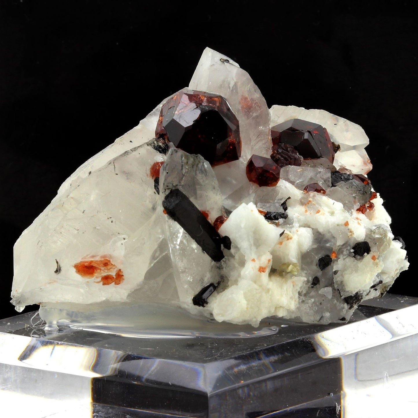 Grenat, Orthose, Quartz, Tourmaline. 900.0 carats. Shengus, Pakistan