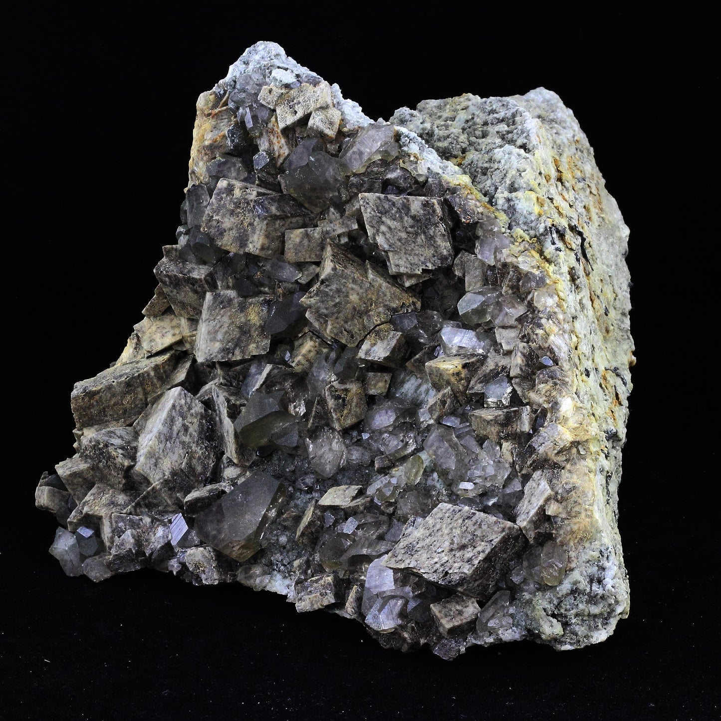 Quartz + Calcite. 8200.0 carats. Aiguille de Leschaux, Massif du Mont-Blanc, France