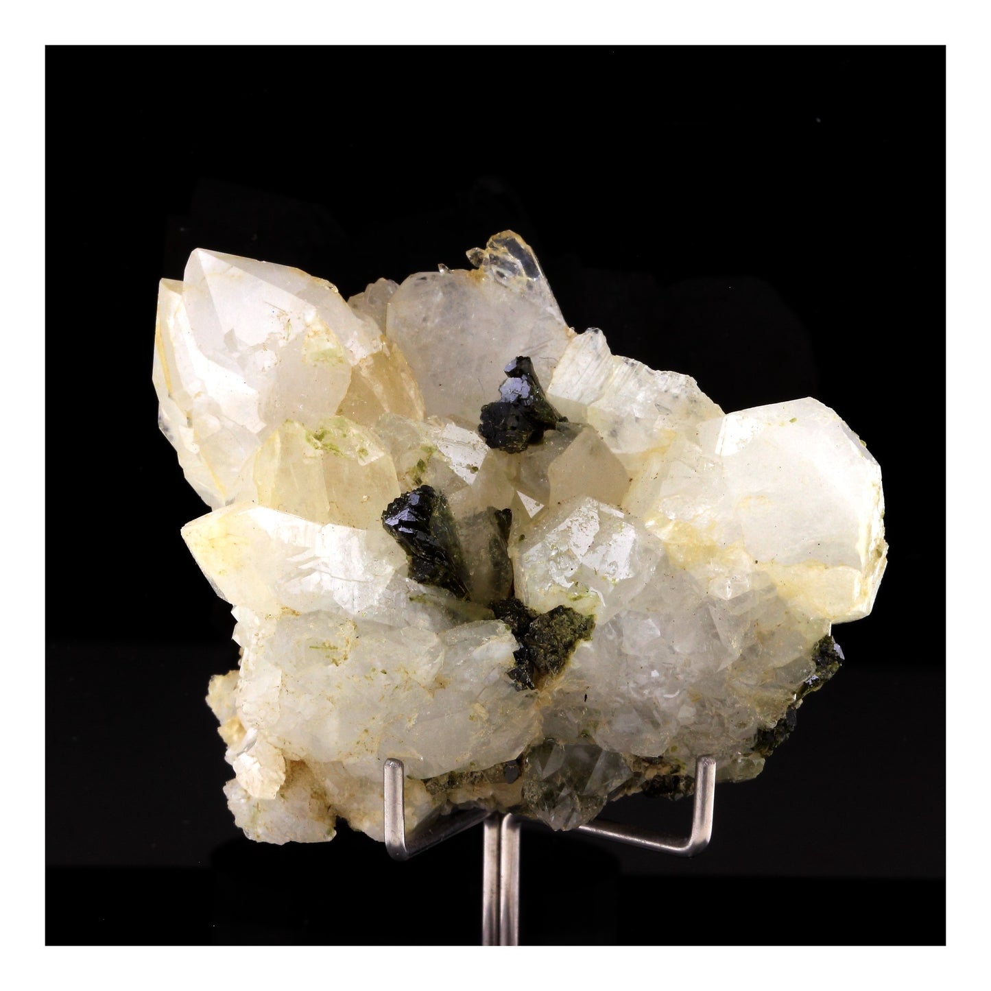 Epidote + Quartz. 340.0 carats. Saint-Véran, Hautes-Alpes, France