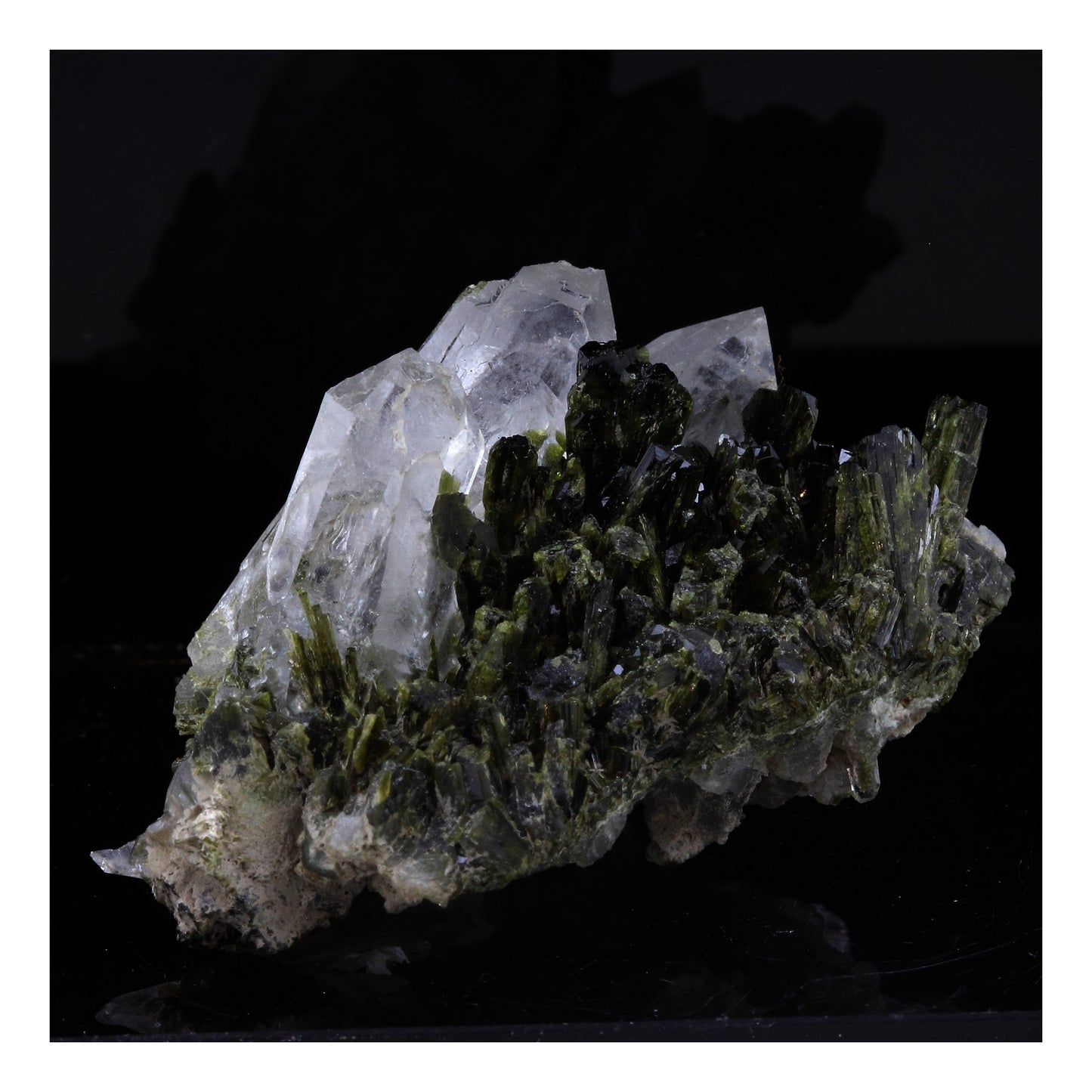 Epidote + Quartz. 143.0 carats. Saint-Véran, Hautes-Alpes, France