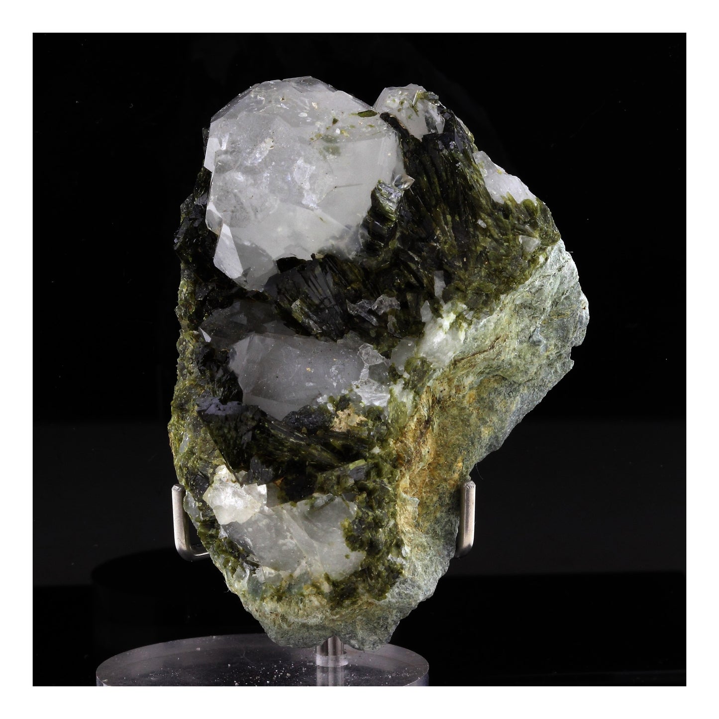 Epidote + Quartz. 435.0 carats. Saint-Véran, Hautes-Alpes, France