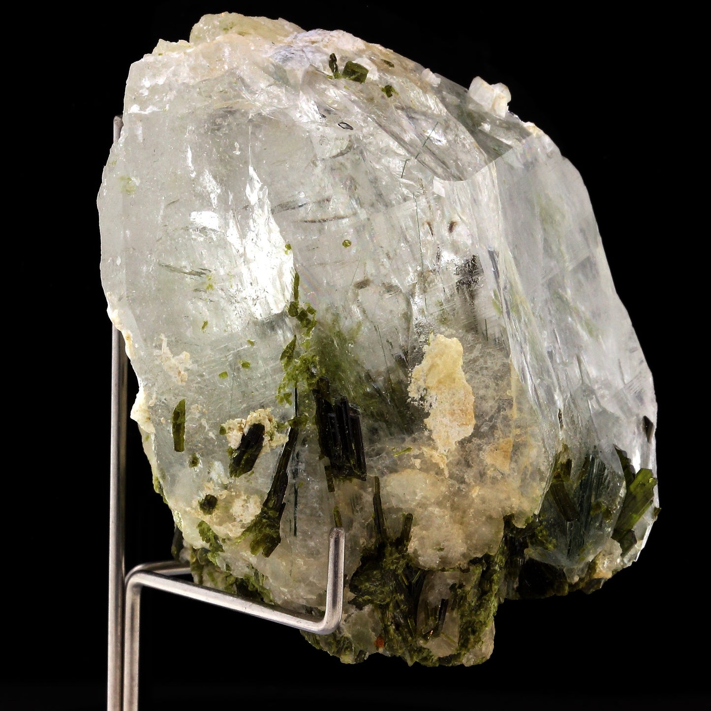 Quartz + Epidote. 976.0 carats. Cevins, Savoie, France