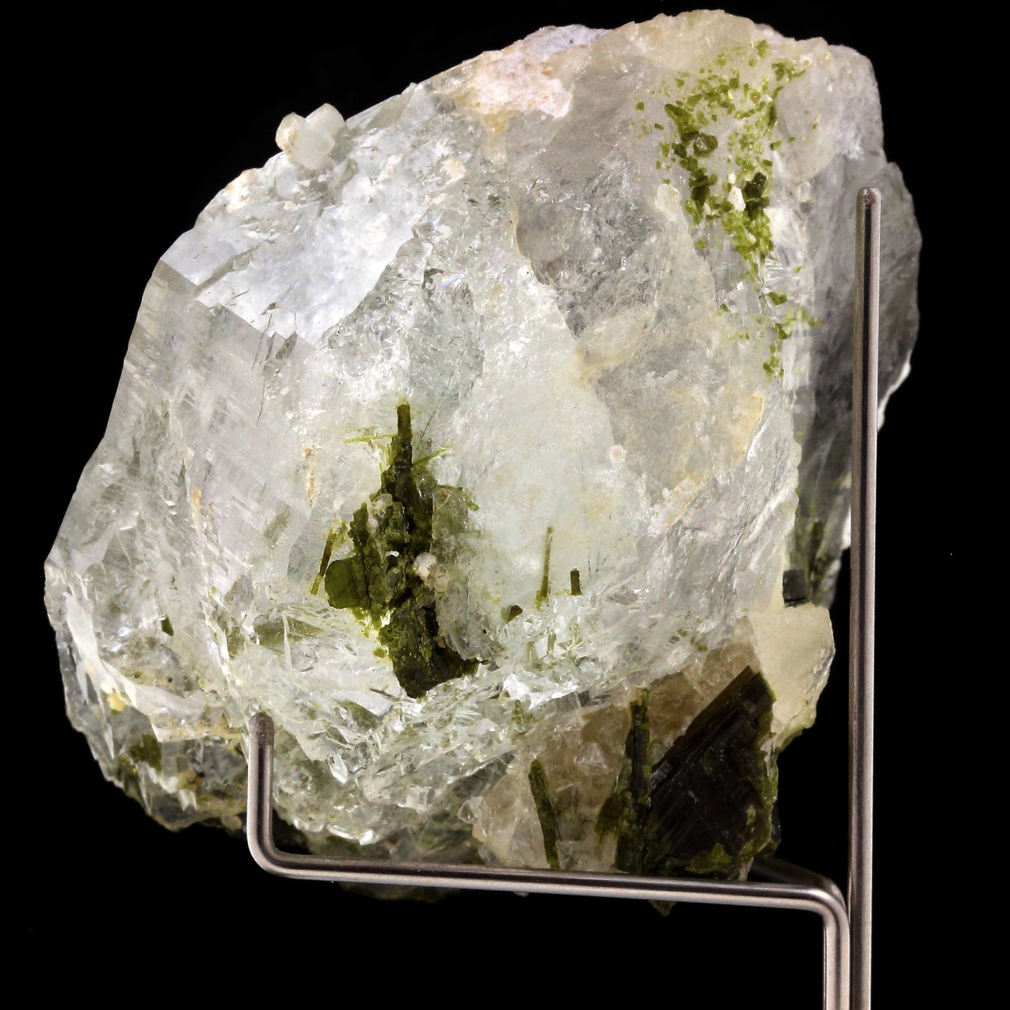 Quartz + Epidote. 976.0 carats. Cevins, Savoie, France