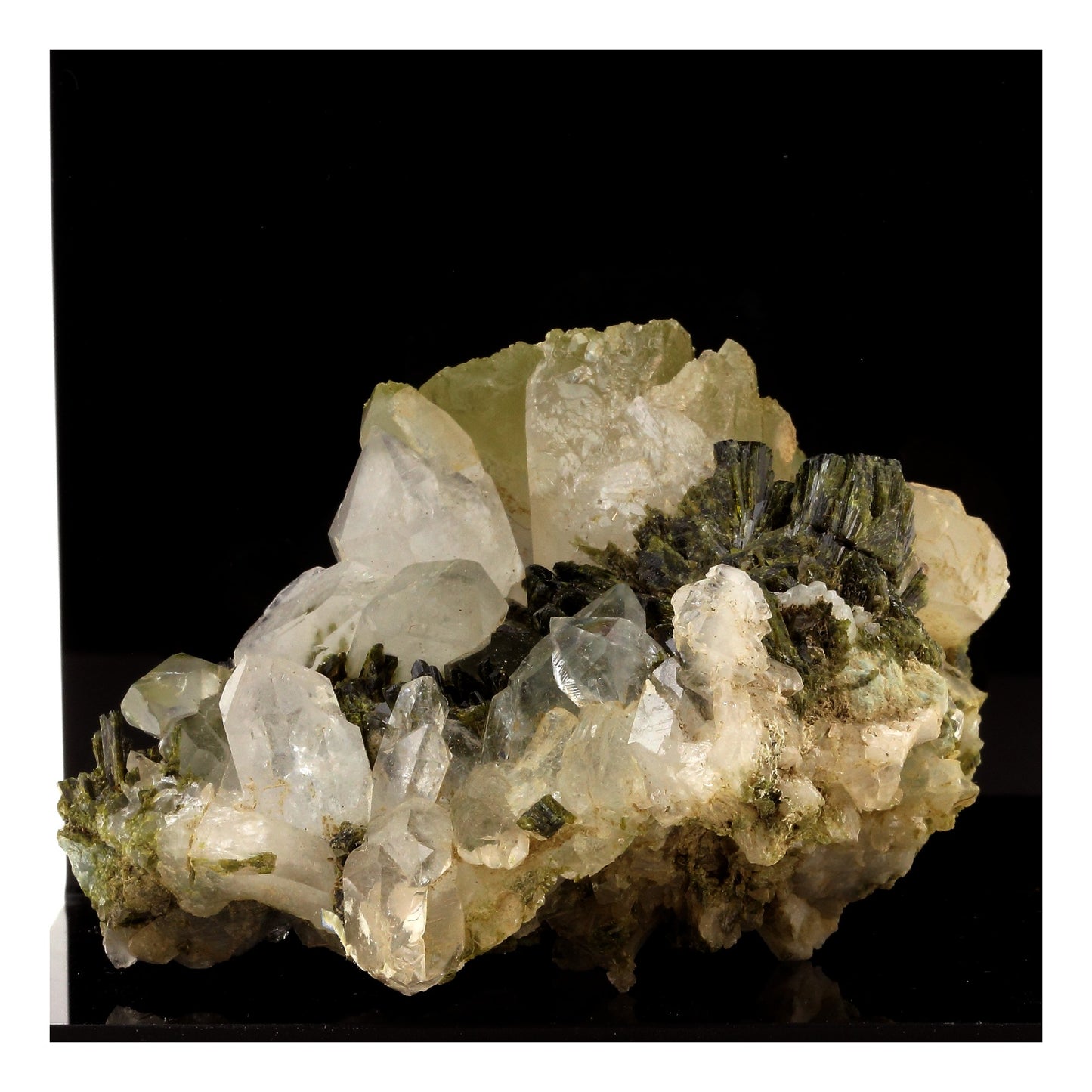 Quartz + Epidote. 885.0 carats. Saint-Véran, Hautes-Alpes, France