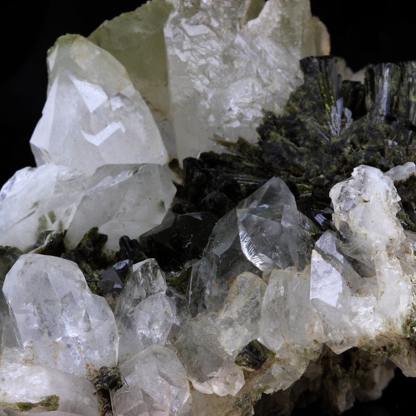 Quartz + Epidote. 885.0 carats. Saint-Véran, Hautes-Alpes, France