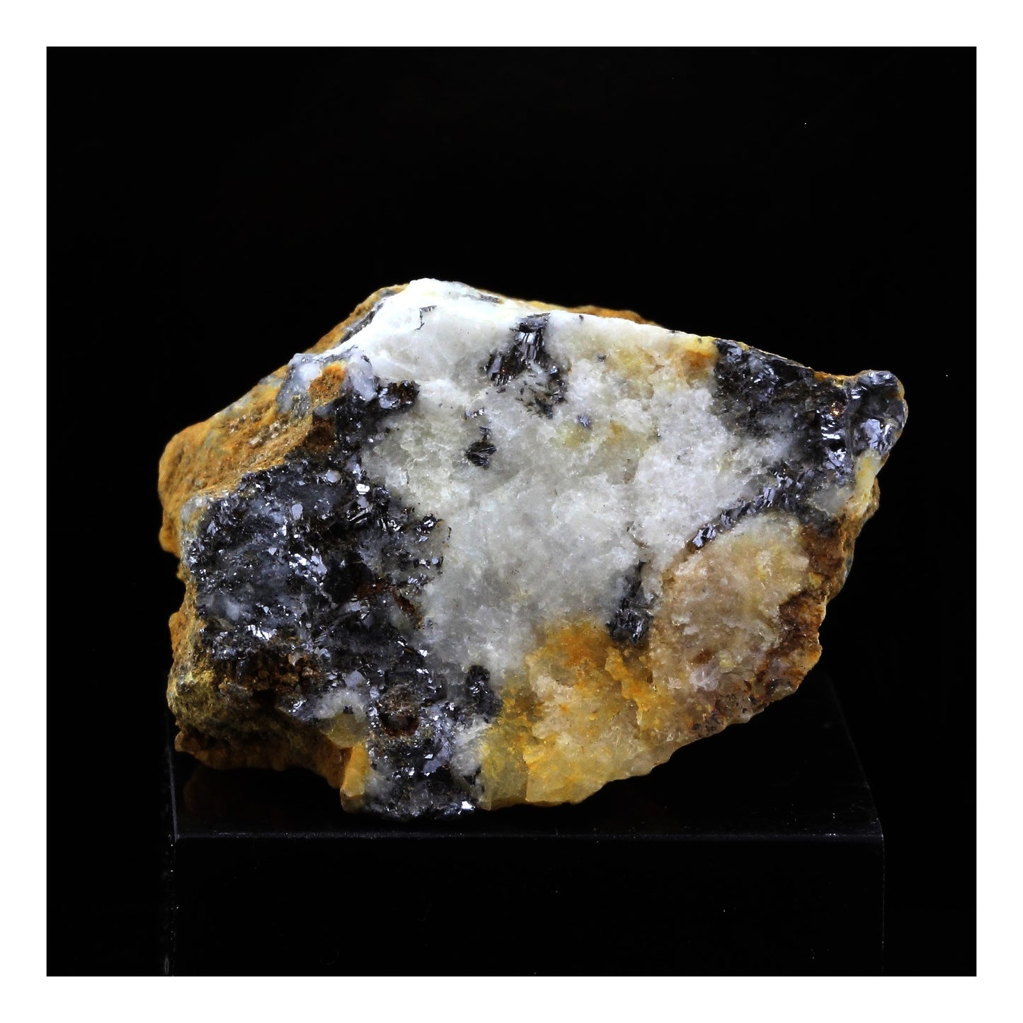 Galène argentifère + Quartz. 299.0 carats. Oulles, Oisans, France