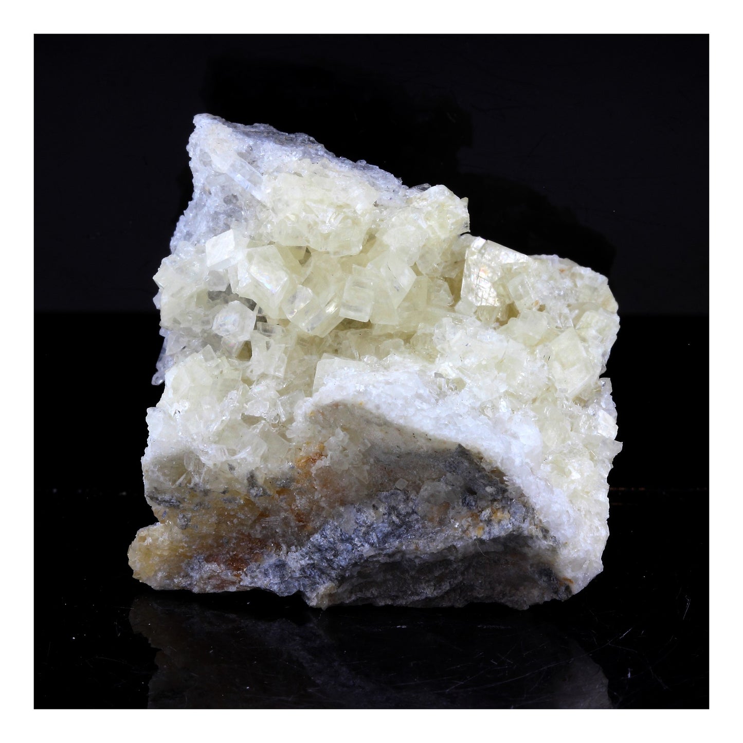 Dolomite. 195.5 carats. Mésage Mine, Saint-Pierre-de-Mésage, France