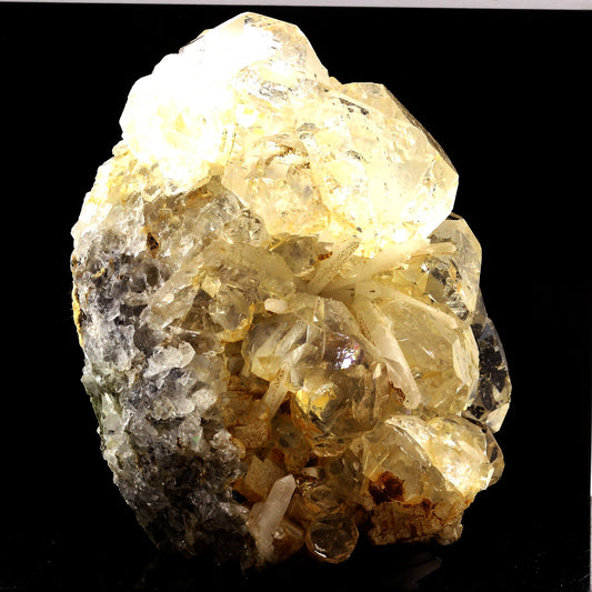 Fluorite + Quartz. 3228.0 carats. Nikolaevskiy Mine, Dal'negorsk, Russie