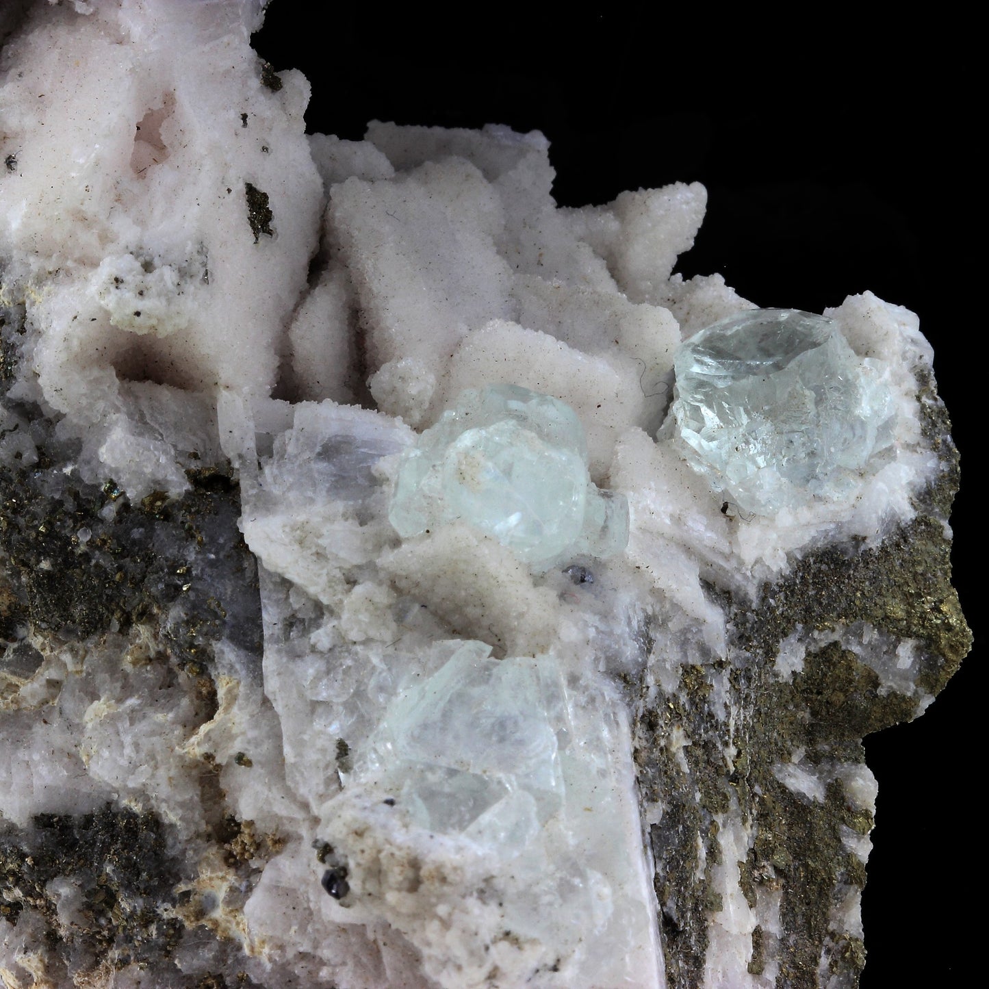 Dolomite + Fluorite + Pyrite. 1153.0 carats. Shangbao Mine, Leiyang, Chine