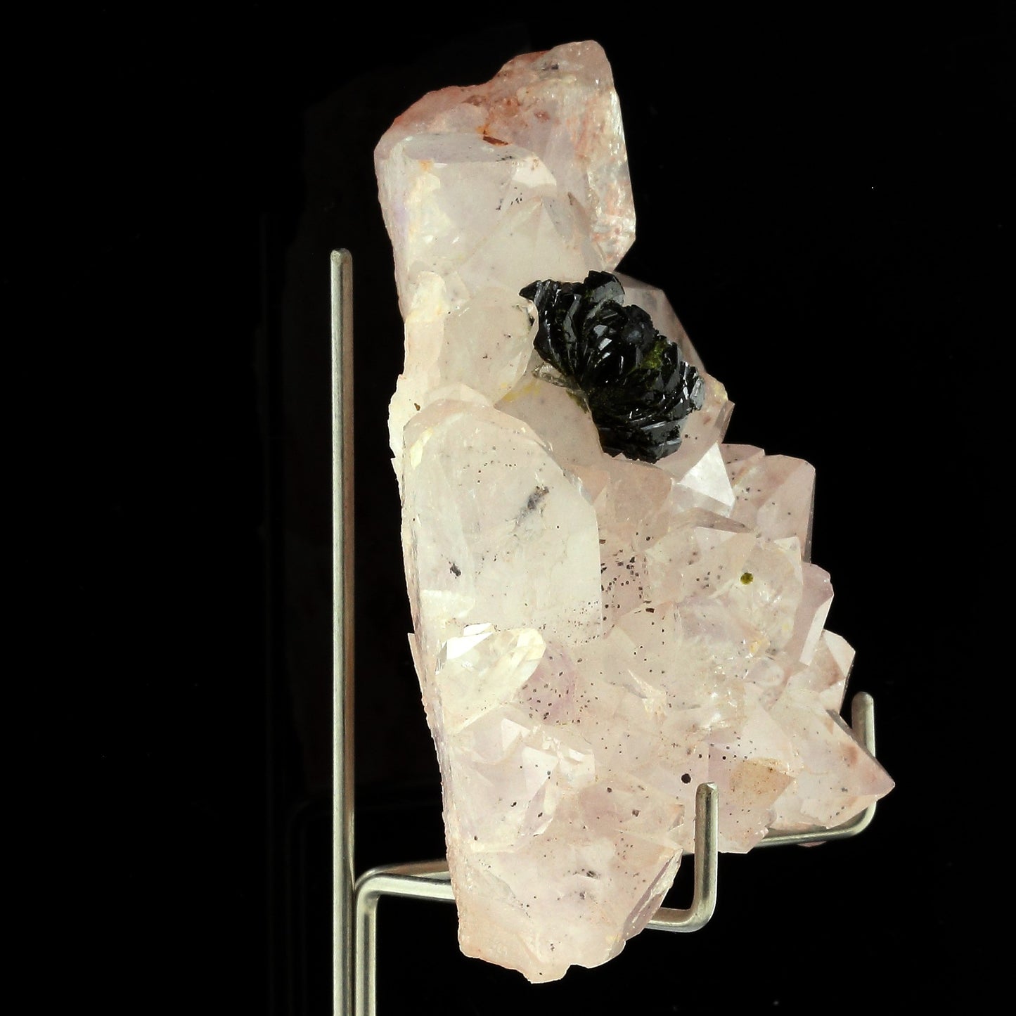 Quartz Améthyste + Epidote. 553.00 carats. Xichang County, Sichuan, Chine