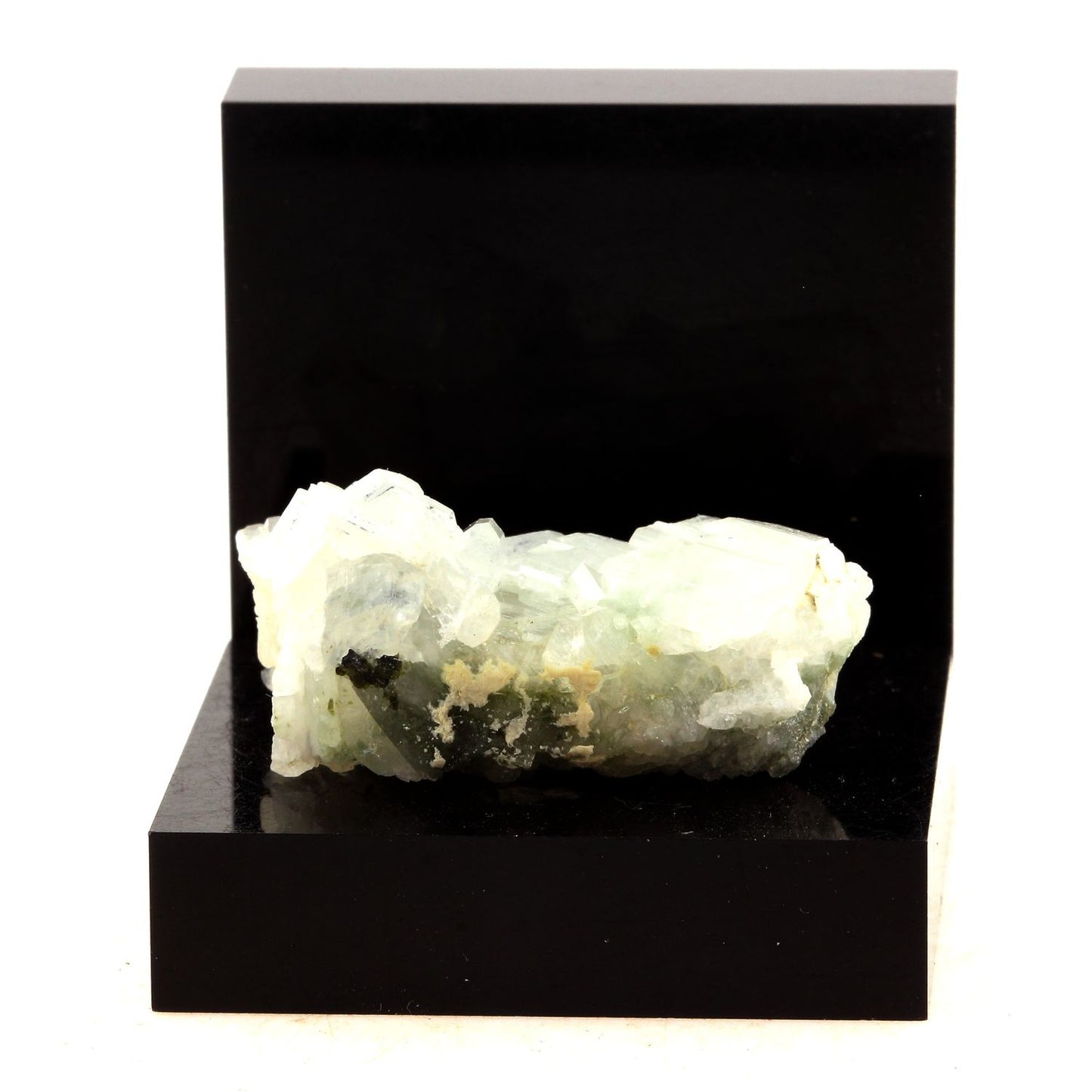 Albite + Epidote. 55.0 carats. En provenance de Saint-Véran, Hautes-Alpes, France