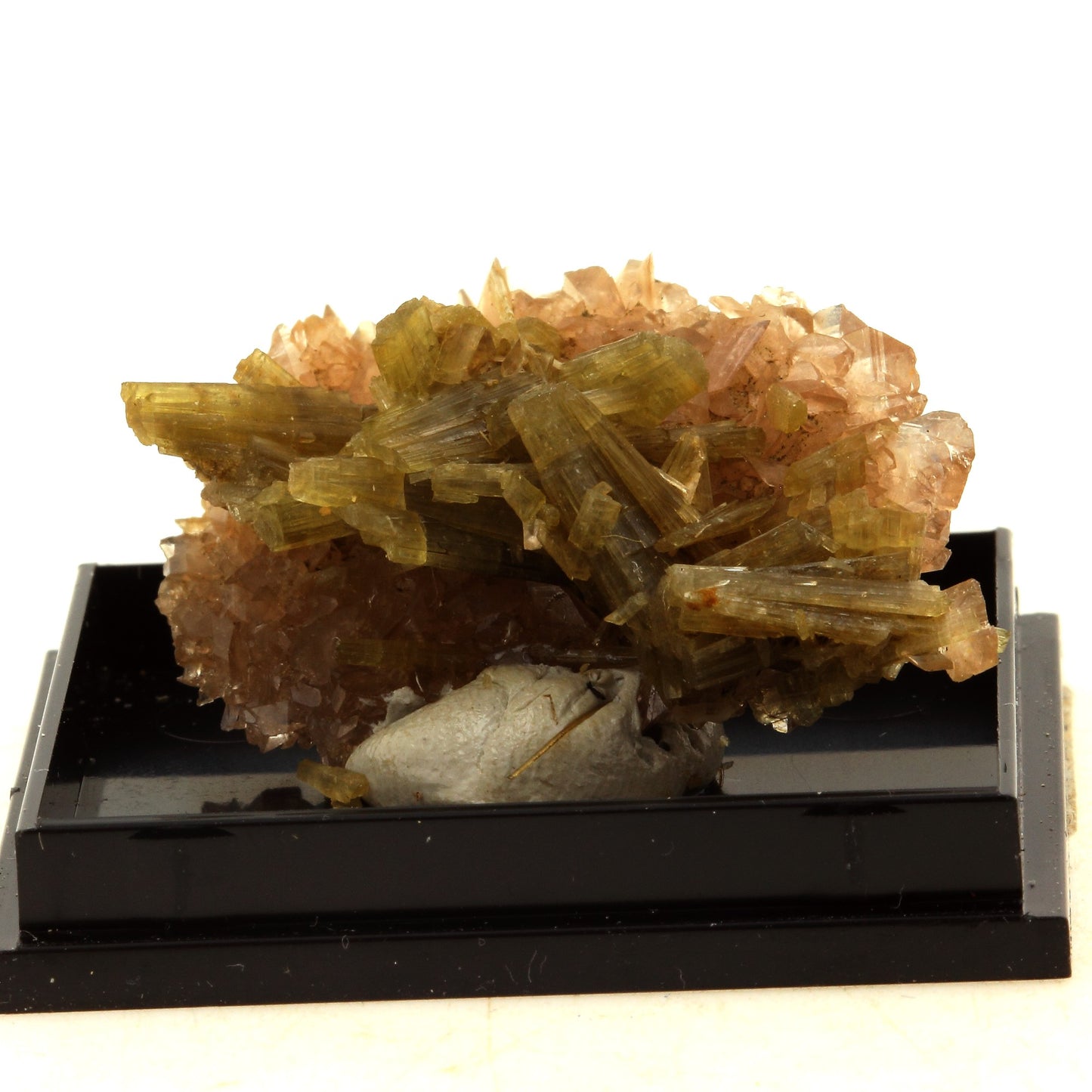 Axinite + Epidote. 31.0 carats. Chamrousse, Isère, France