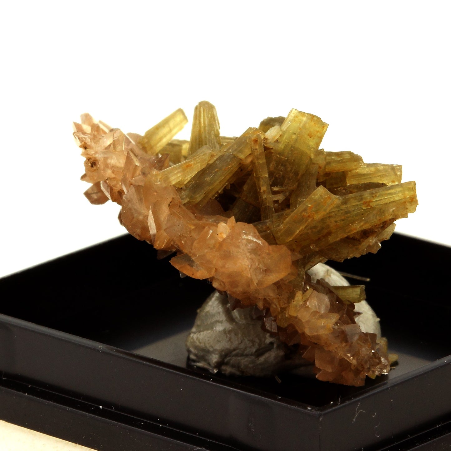 Axinite + Epidote. 31.0 carats. Chamrousse, Isère, France