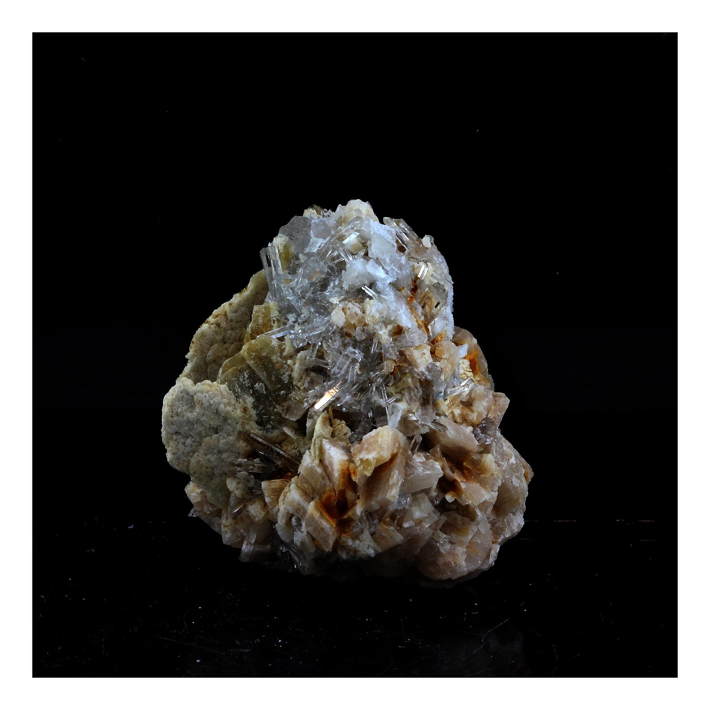 Siderite + Dolomite + Quartz. 89.15 carats. Pierre-Rousse Mine, Vizille, France