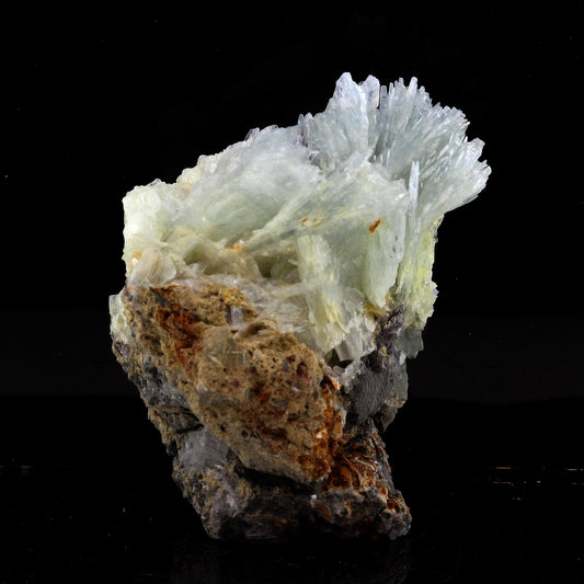 Baryte. 470.50 carats. Le Mas Mine, Soyons, Ardèche, France