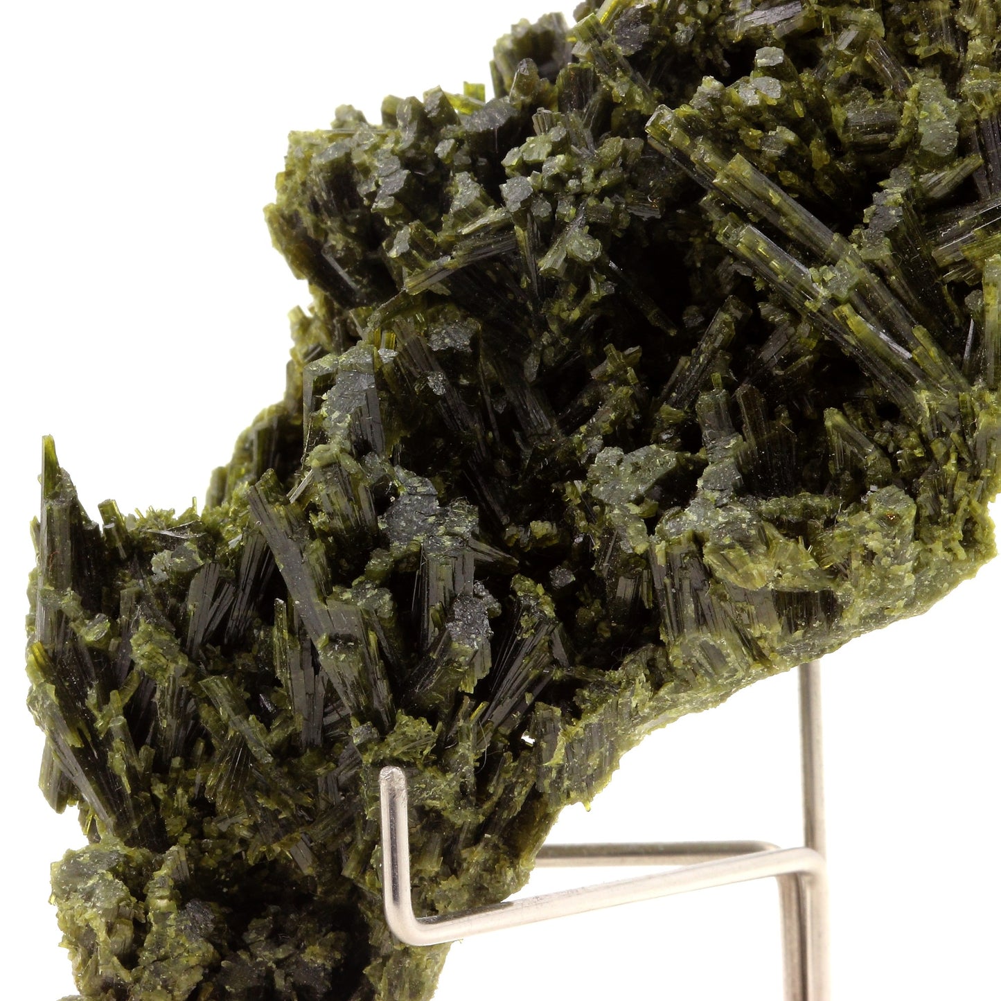 Epidote. 470.80 carats. Cornillon, Bourg-d'Oisans, Isère, France