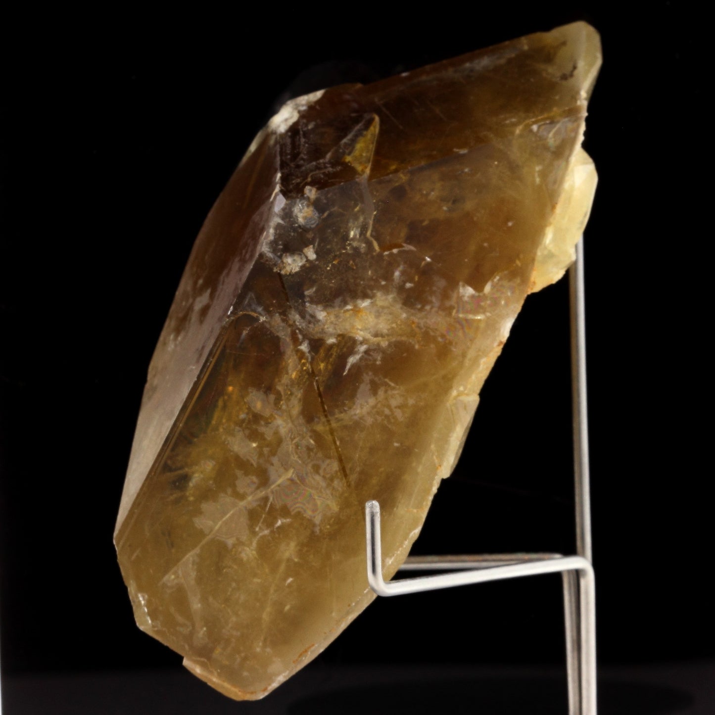 Baryte. 1060.0 carats. Saint-Saturnin, Puy de Dôme, France