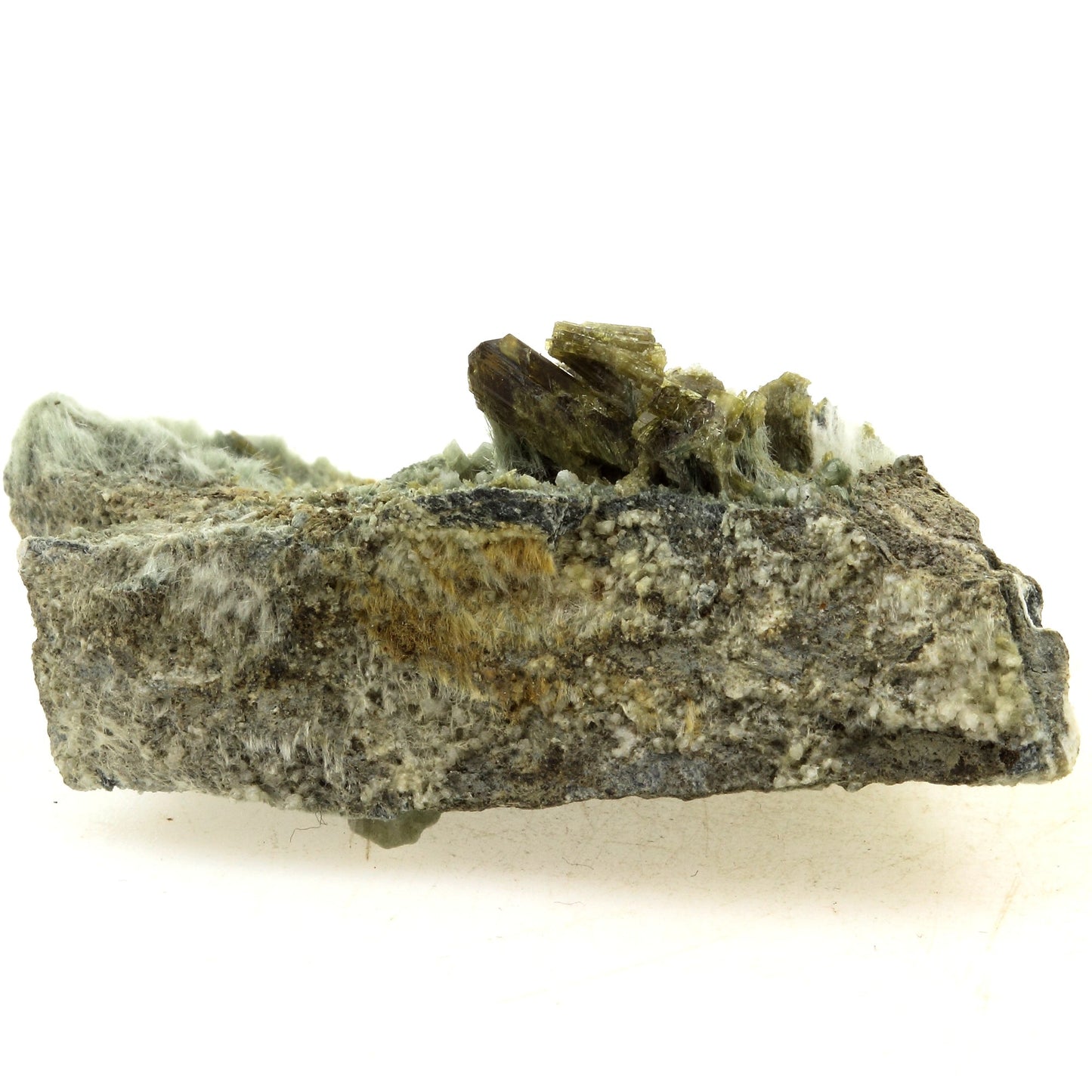 Epidote. 136.0 carats. Saint Colomban les Villards, Savoie, France