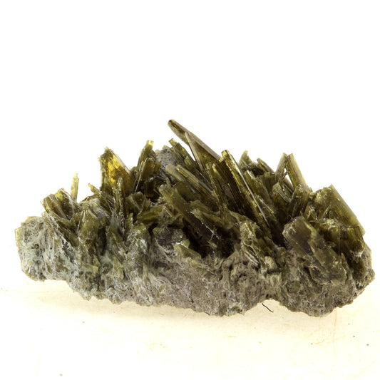 Epidote. 22.0 carats. Saint Colomban les Villards, Savoie, France